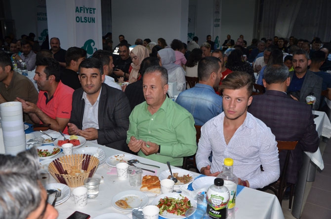 Vali Akbıyık sağlık çalışanları ile iftar açtı 9