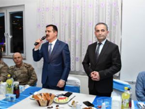 Vali Akbıyık sağlık çalışanları ile iftar açtı