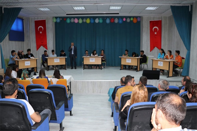 Hakkari'de  liseler arası bilgi yarışması 1