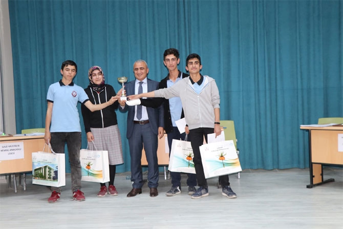 Hakkari'de  liseler arası bilgi yarışması 10