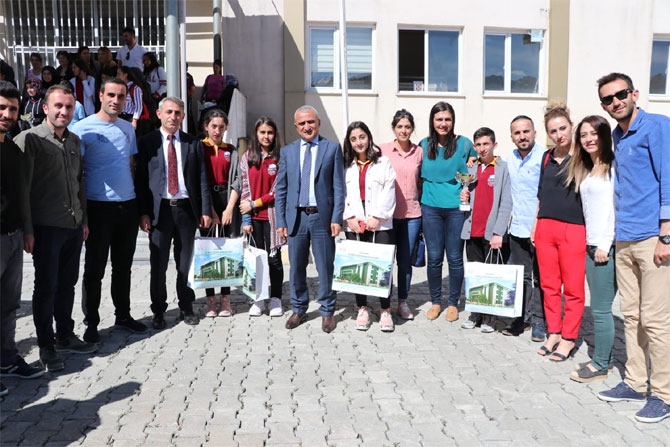 Hakkari'de  liseler arası bilgi yarışması 11
