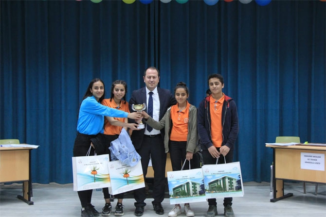 Hakkari'de  liseler arası bilgi yarışması 8