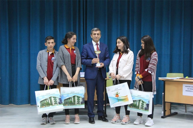 Hakkari'de  liseler arası bilgi yarışması 9