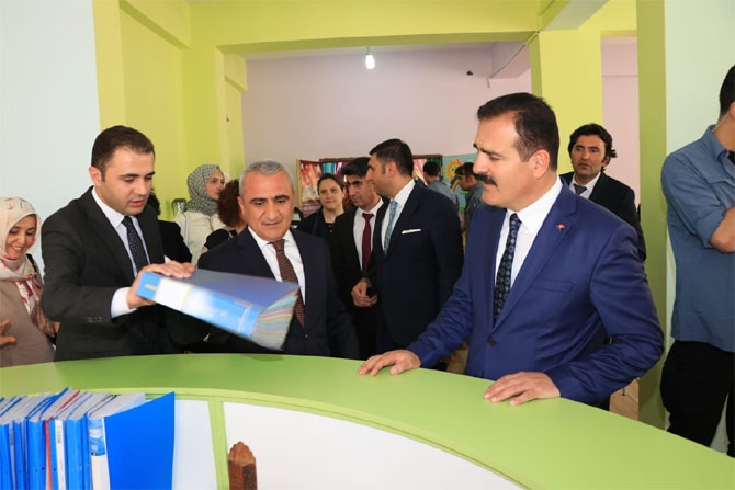Hakkari'de Z- Kütüphanenin açılışı yapıldı 12
