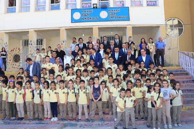 Hakkari'de Z- Kütüphanenin açılışı yapıldı 16