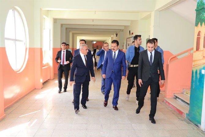 Hakkari'de Z- Kütüphanenin açılışı yapıldı 4