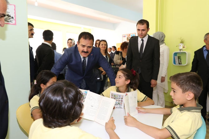 Hakkari'de Z- Kütüphanenin açılışı yapıldı 8