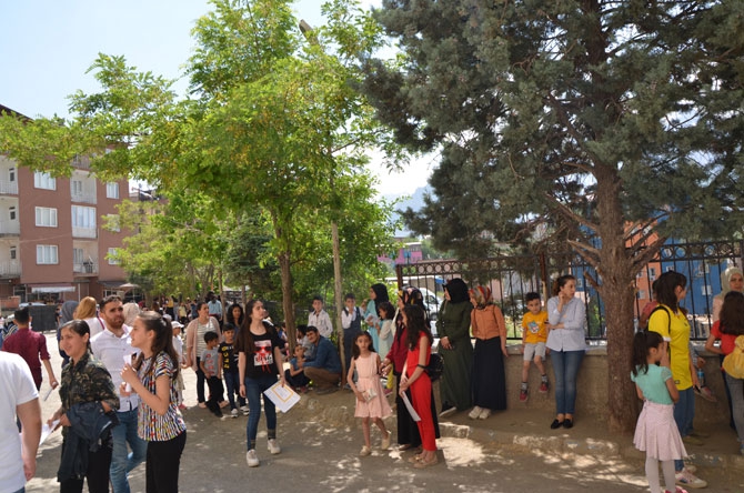 Hakkari'de öğrencilerin yaz tatili sevinci 11