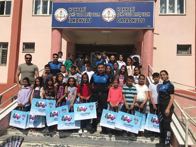 Hakkari'de öğrencilerin yaz tatili sevinci 13