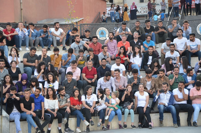 Hakkarili öğrencilerden YKS öncesi moral halayı 2