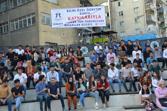 Hakkarili öğrencilerden YKS öncesi moral halayı 4
