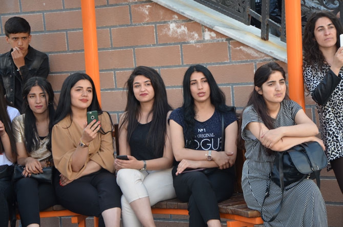 Hakkarili öğrencilerden YKS öncesi moral halayı 7