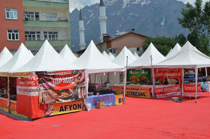 Hakkari’de yöresel ürünler fuarı açıldı! 1
