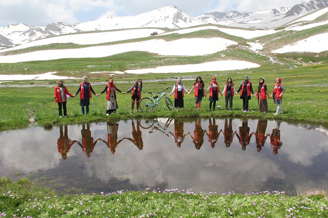 Yaz ayında Hakkari'de kaymanın keyfinin yaşadılar 11