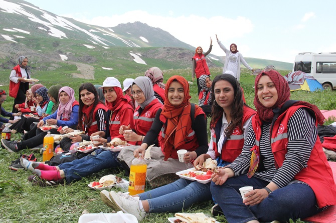 Yaz ayında Hakkari'de kaymanın keyfinin yaşadılar 14