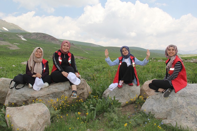 Yaz ayında Hakkari'de kaymanın keyfinin yaşadılar 18