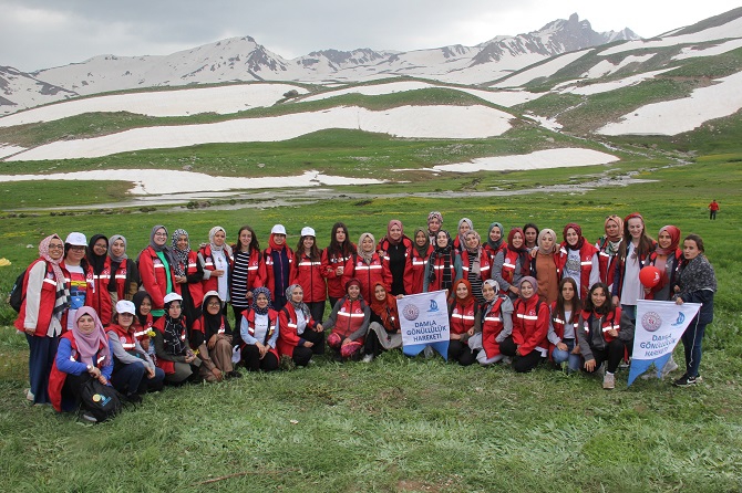 Yaz ayında Hakkari'de kaymanın keyfinin yaşadılar 28