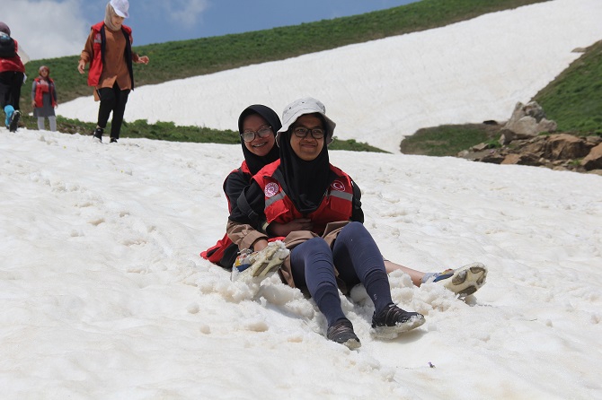 Yaz ayında Hakkari'de kaymanın keyfinin yaşadılar 3