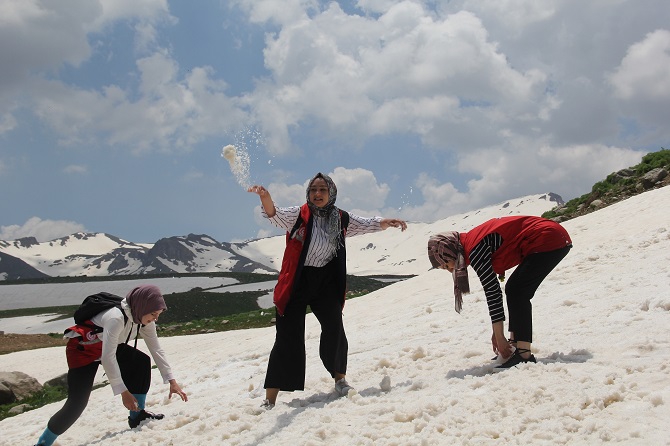 Yaz ayında Hakkari'de kaymanın keyfinin yaşadılar 5