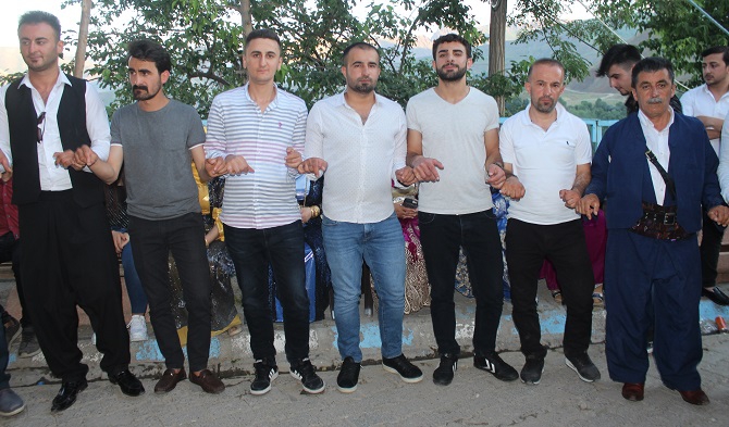 Gür ailesinin mutlu günü! 22