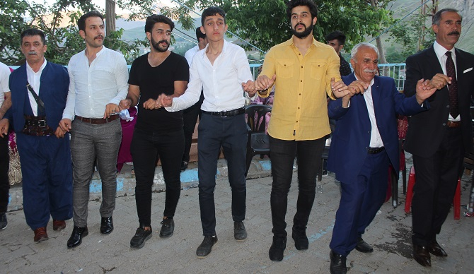 Gür ailesinin mutlu günü! 23