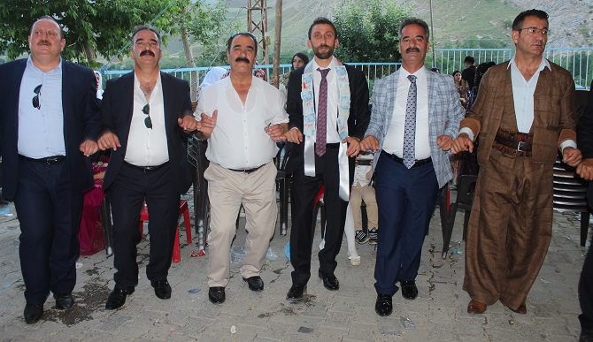 Gür ailesinin mutlu günü! 24