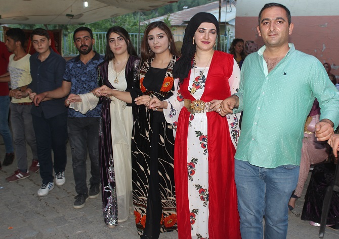 Gür ailesinin mutlu günü! 25