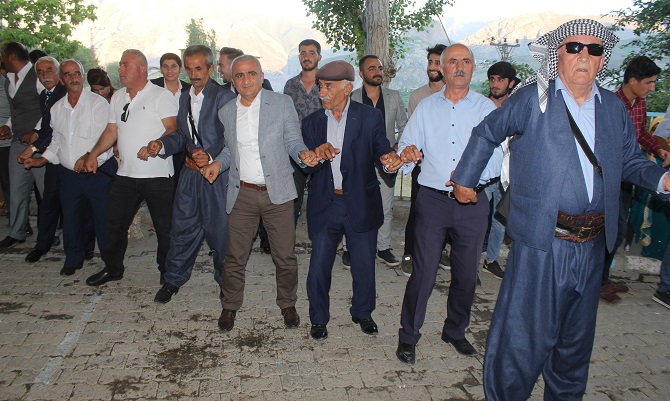 Gür ailesinin mutlu günü! 27