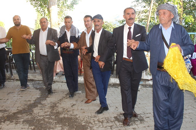 Gür ailesinin mutlu günü! 48