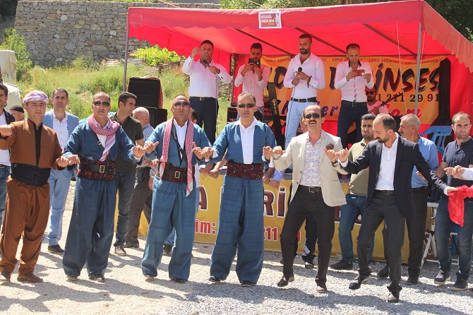 Demir ailesinin mutlu günü 16