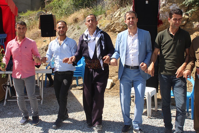 Demir ailesinin mutlu günü 17