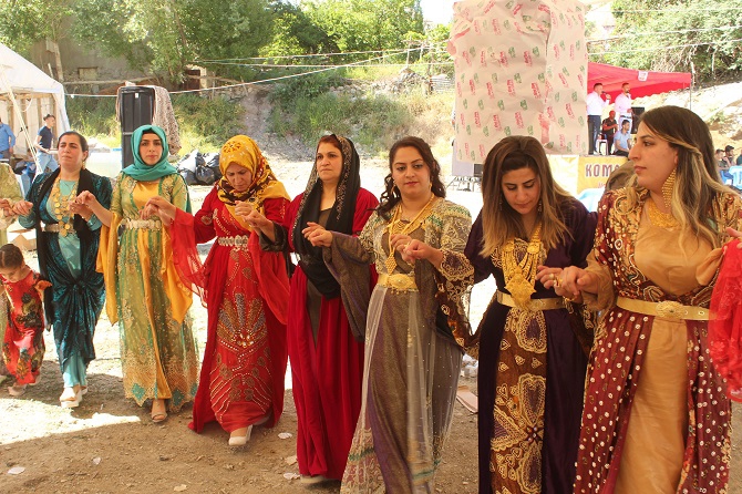 Demir ailesinin mutlu günü 18