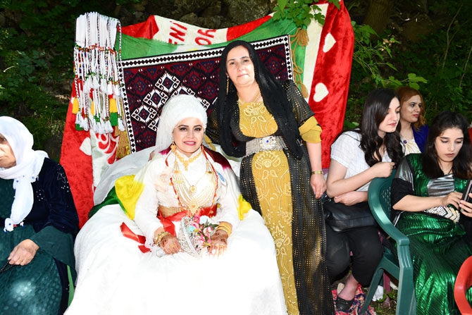 Adıyaman ailesinin mutlu günü 28