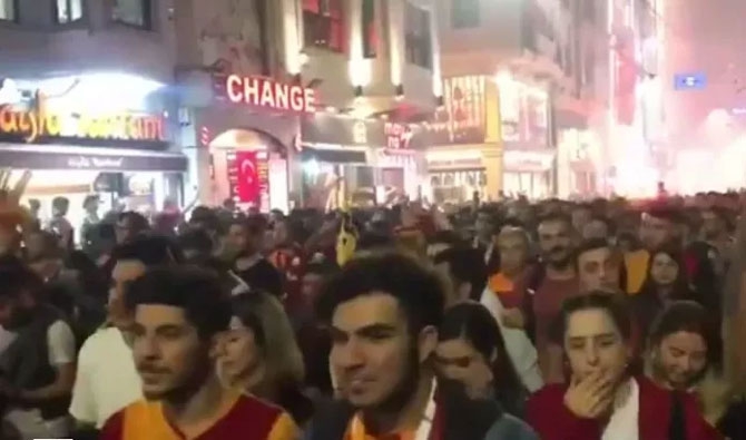 Fotoğraflarla: İstanbul'da seçim kutlamaları 16