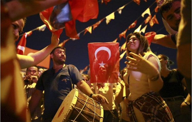 Fotoğraflarla: İstanbul'da seçim kutlamaları 2