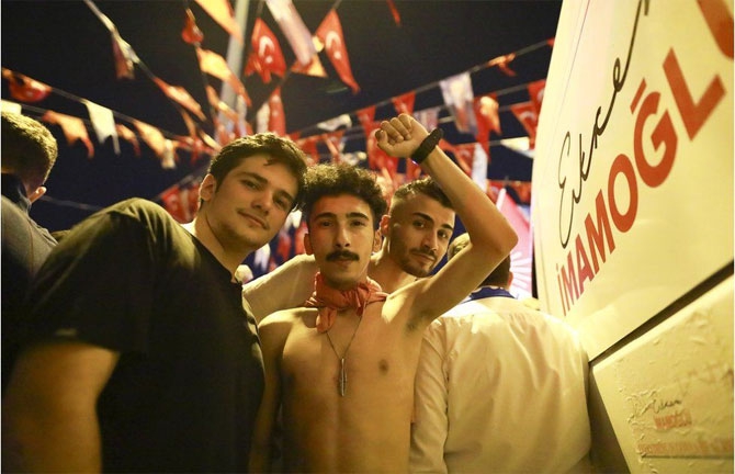 Fotoğraflarla: İstanbul'da seçim kutlamaları 4