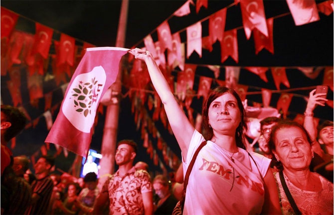 Fotoğraflarla: İstanbul'da seçim kutlamaları 5