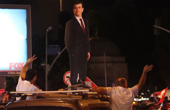 Fotoğraflarla: İstanbul'da seçim kutlamaları 6