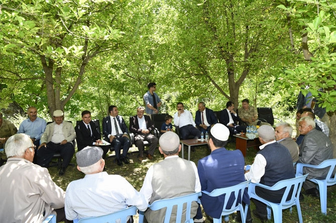 Vali Akbıyık Durakanya beldesini ziyaret etti 11