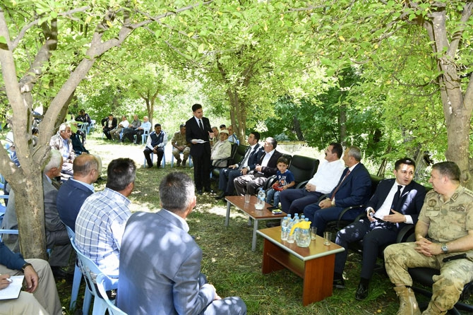 Vali Akbıyık Durakanya beldesini ziyaret etti 13