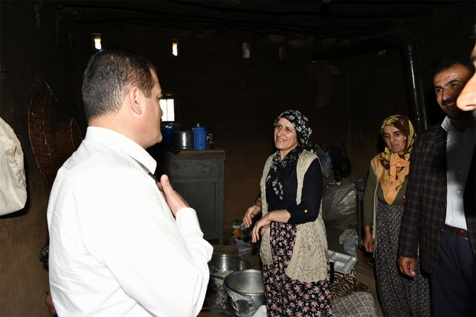 Vali Akbıyık Durakanya beldesini ziyaret etti 14