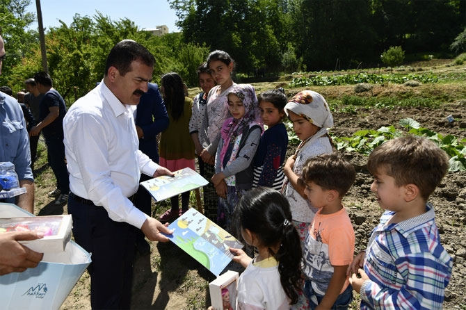Vali Akbıyık Durakanya beldesini ziyaret etti 16