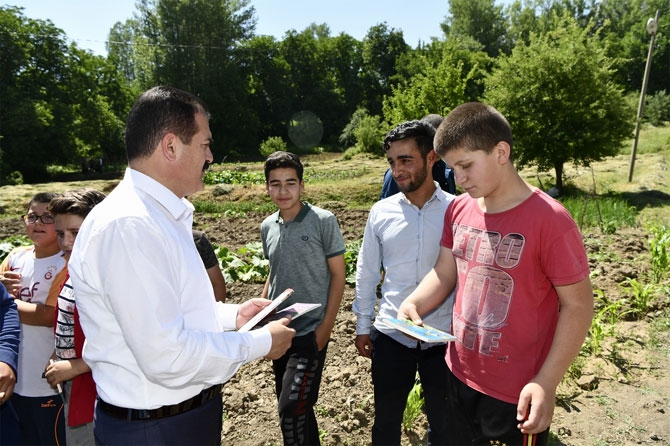 Vali Akbıyık Durakanya beldesini ziyaret etti 17