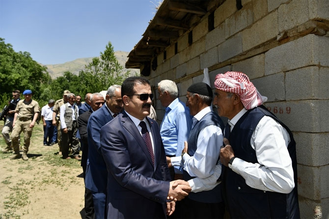 Vali Akbıyık Durakanya beldesini ziyaret etti 9