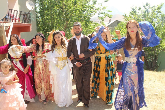 Demir ailesinin mutlu günü! 16