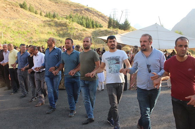 Demir ailesinin mutlu günü! 27