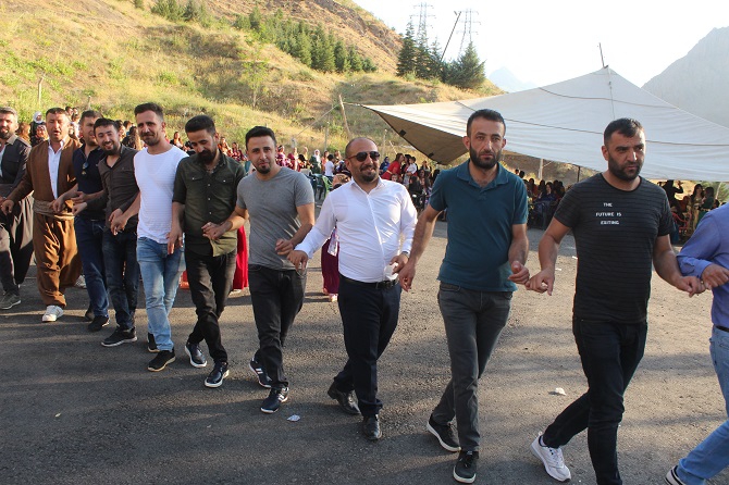 Demir ailesinin mutlu günü! 32