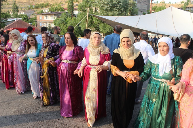 Demir ailesinin mutlu günü! 50