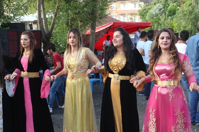 Demir ailesinin mutlu günü! 54