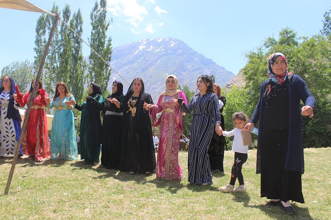 Demir ailesinin mutlu günü! 74